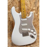 Pre Owned Fender 2024 American Ultra II Stratocaster - Avalanche, Maple Inc. Case (364546)